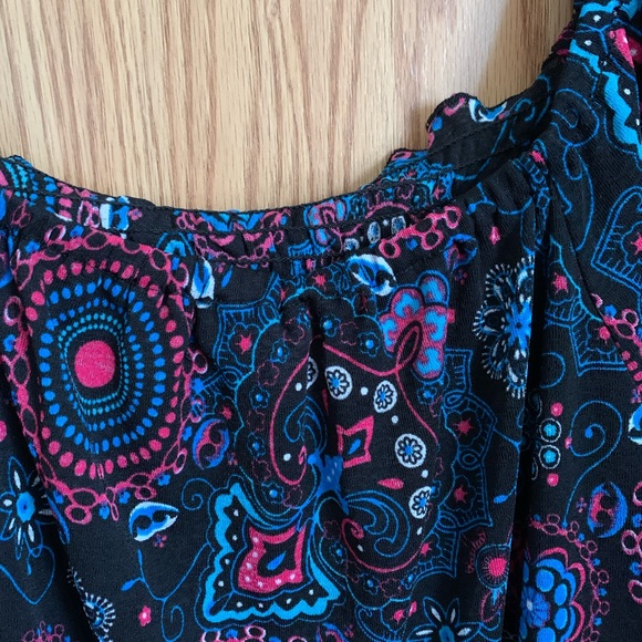 🚨SOLD🚨Blouse 3X, smocking, elastic hem on sleeves, black with vibrant pattern - Picture 7 of 9